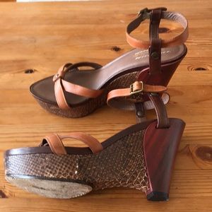 UGG COLLECTION ITALIAN MADE brown snake wedges s9